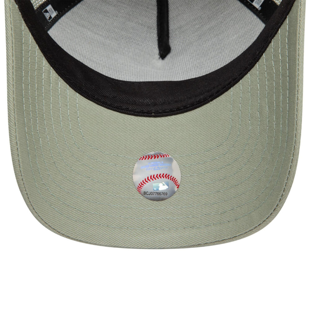New Era Child Los Angeles Dodgers League Essential Trucker - Image 2